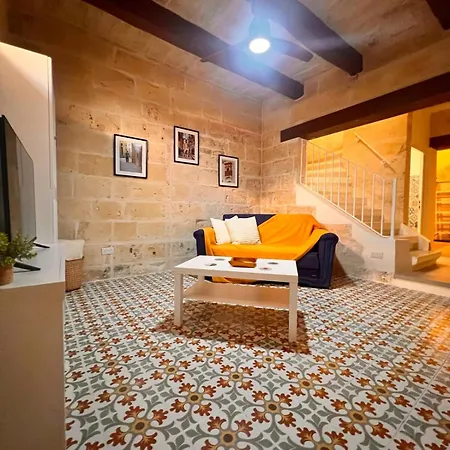 Nannas Charming Little House Birgu